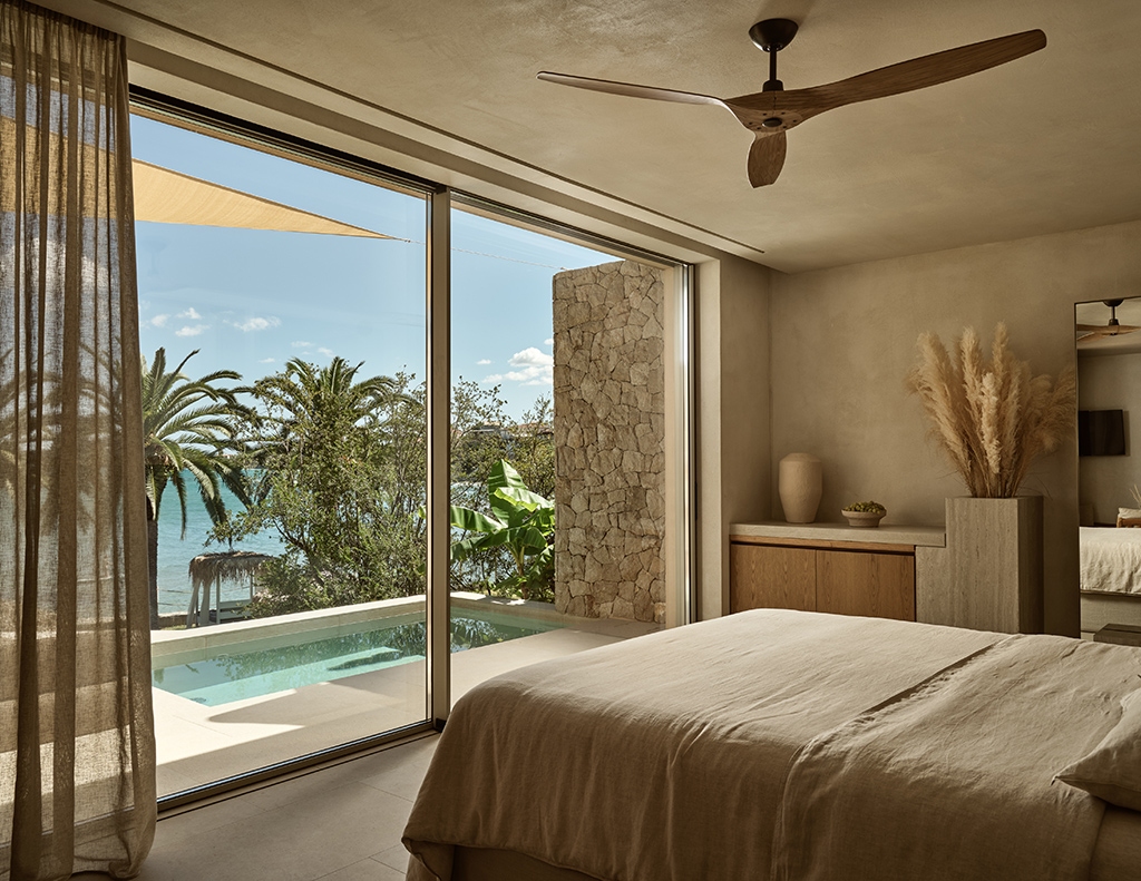 Executive Beachfront View Suite with Heated Mini Pool