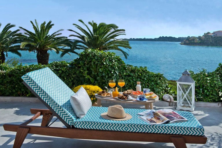 Greek Breakfast: Good Morning, People!